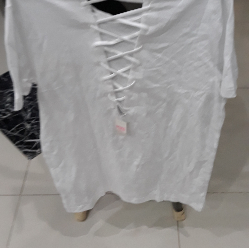 Teeshirt - Picture 2 of 2